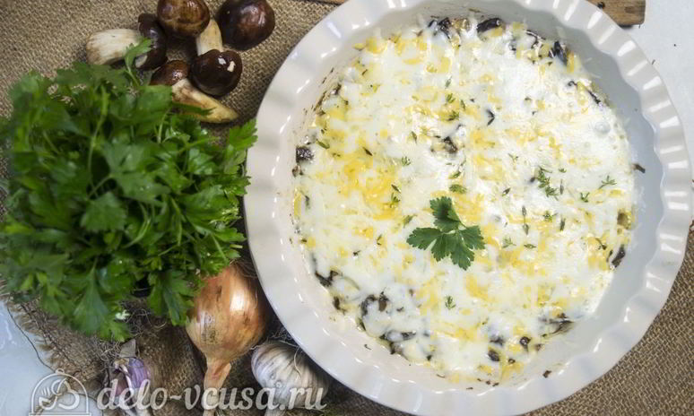 Рецепт грибов в сметане под сыром