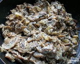 Грибы в сметане