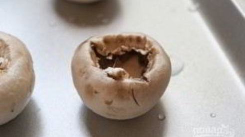 шампиньоны, фаршированные беконом и сыром