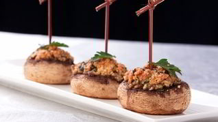 Шампиньоны фаршированные сыром и орехами