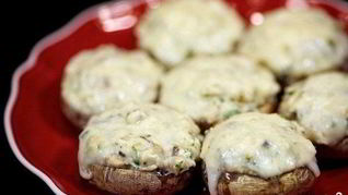 Шампиньоны с курицей и сыром