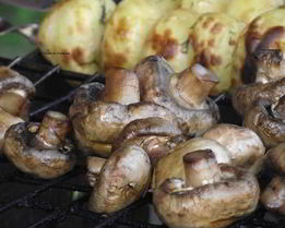 Шампиньоны, запеченные на мангале