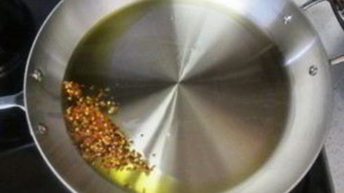 жареные грибы с макаронами