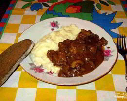 Гуляш из баранины с подливкой