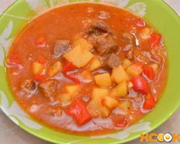 Гуляш из говядины в мультиварке