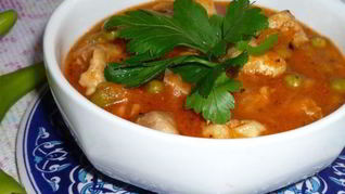 Гуляш из курицы с подливкой