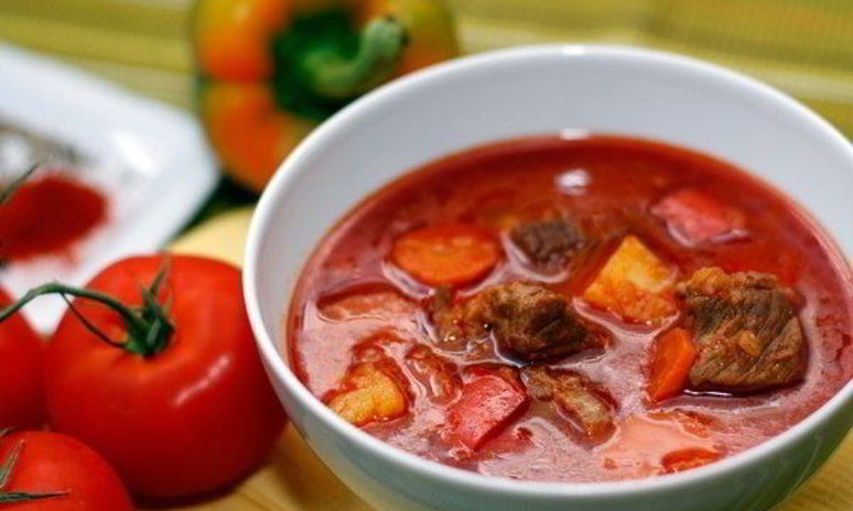 Рецепт гуляша с картофелем и травами