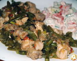Гуляш со стручковой фасолью по-гречески