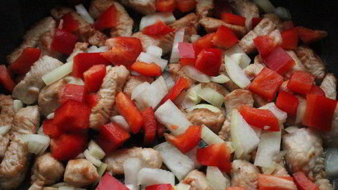 тальятелле с гуляшом из индейки