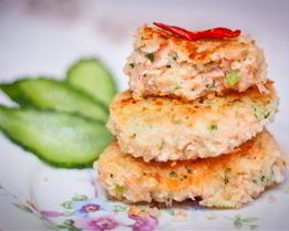 Английские котлеты с лососем, брокколи и картофельным пюре