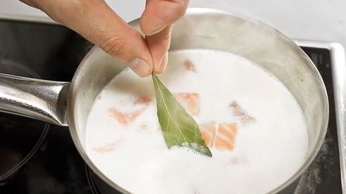 английские котлеты с лососем, брокколи и картофельным пюре