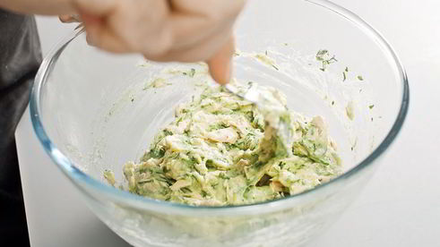 английские котлеты с лососем, брокколи и картофельным пюре