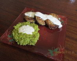 Гороховое пюре с котлетами