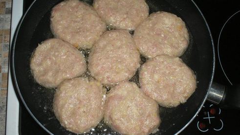 котлеты из фарша с манкой