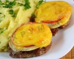 Котлеты из фарша в духовке с овощами и сыром