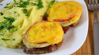 Котлеты из фарша в духовке с овощами и сыром