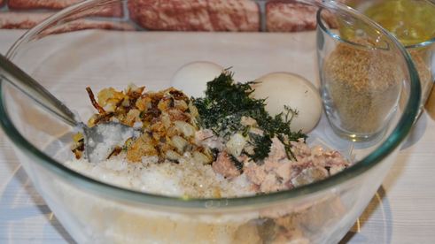 котлеты из консервы сардины с рисом