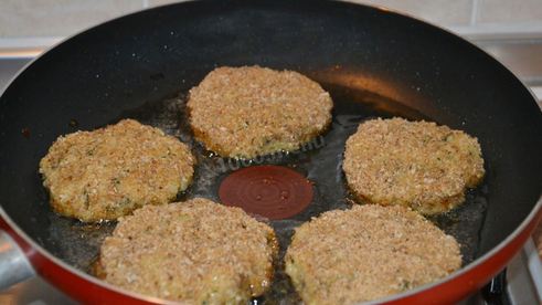 котлеты из консервы сардины с рисом