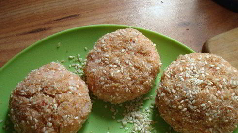 котлеты из креветок и лосося с имбирем