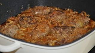 Котлеты в луковом соусе