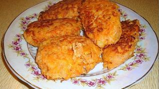 Морковные котлеты со сметаной на сковороде