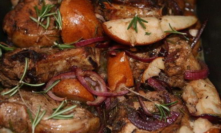 Рецепт запеченных свиных котлеток на косточке