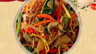 Крахмальная лапша по-корейски