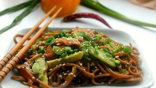 Лапша по-японски с курицей