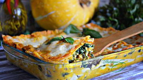 лазанья из индейки со шпинатом и соусом из тыквы