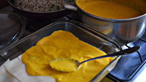 лазанья из индейки со шпинатом и соусом из тыквы