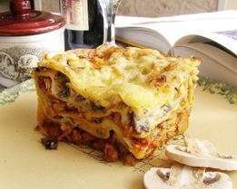 Лазанья с куриным соусом болоньезе и грибами