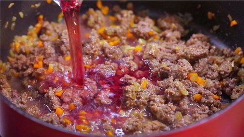 лазанья с мясным соусом и томатами