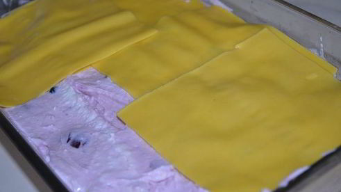 лазанья с рикоттой и ягодным ассорти