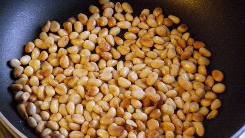 лазанья со шпинатом, рикоттой и кедровыми орешками