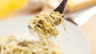 Лимонная паста с кедровыми орешками и тимьяном