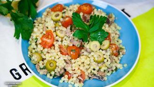 Макароны с тунцом и томатами