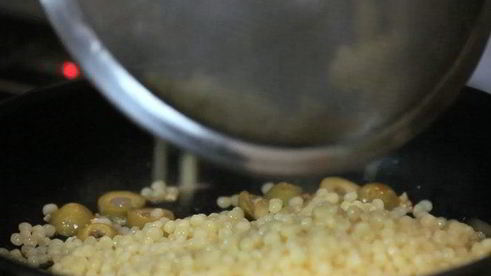 макароны с тунцом и томатами