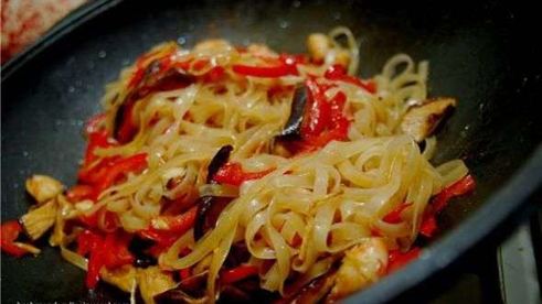 обжареная рисовая лапша