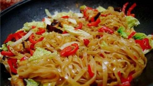 обжареная рисовая лапша