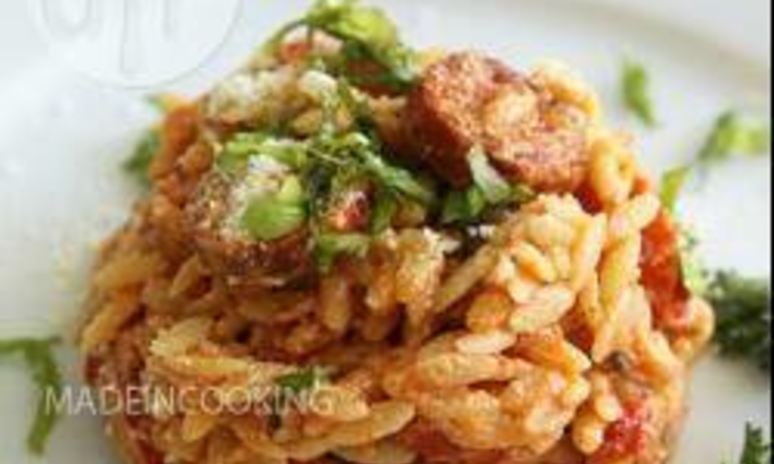 Рецепт пасты орзо с колбасой