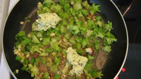 паста с брокколи и анчоусами