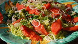 Паста с кетой, шпинатом и соусом песто