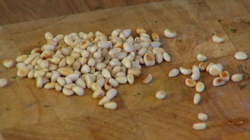 паста с кетой, шпинатом и соусом песто