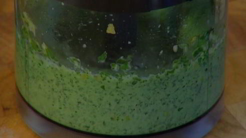 паста с кетой, шпинатом и соусом песто