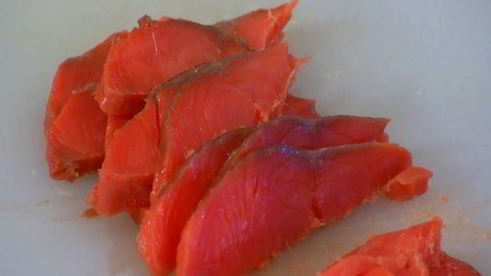 паста с кетой, шпинатом и соусом песто