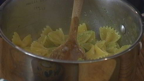 паста с копченой семгой и песто из каперсов