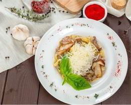 Паста с курицей и грибами