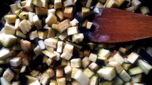 паста, запеченная со сливочно-куриным соусом и капонатой