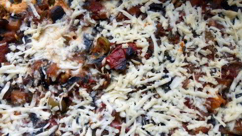 паста, запеченная со сливочно-куриным соусом и капонатой