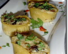 Ракушки фаршированные грибами